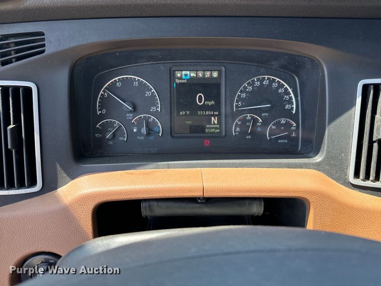 image for item NH9197 2018 Freightliner  Cascadia semi truck