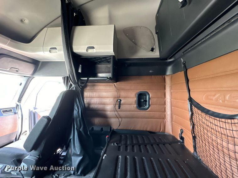 image for item NH9197 2018 Freightliner  Cascadia semi truck