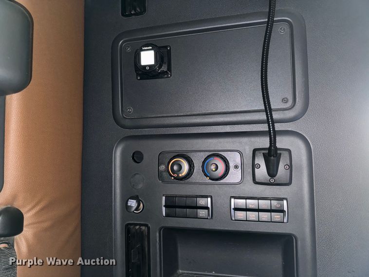 image for item NH9197 2018 Freightliner  Cascadia semi truck