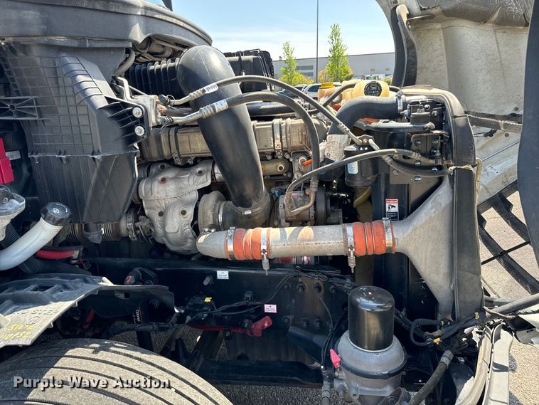 image for item NH9197 2018 Freightliner  Cascadia semi truck