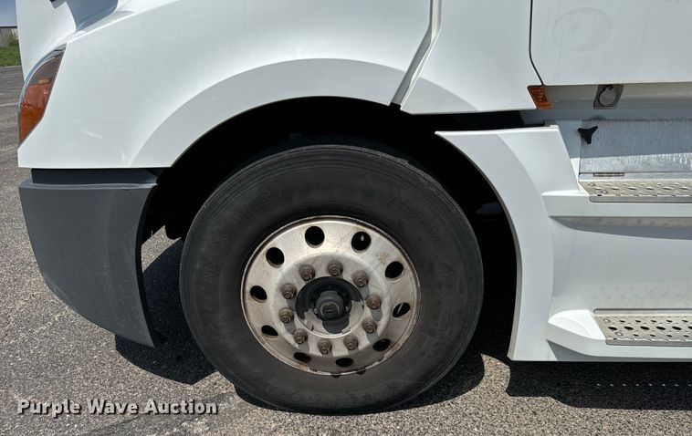 image for item NH9197 2018 Freightliner  Cascadia semi truck