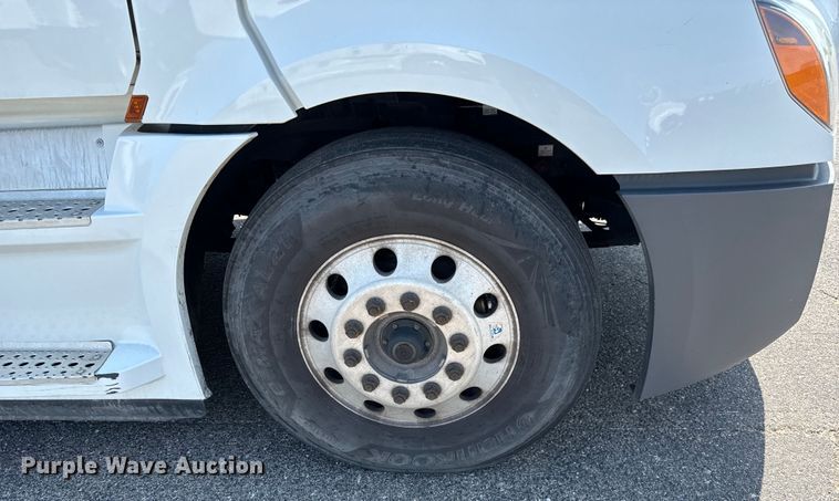 image for item NH9197 2018 Freightliner  Cascadia semi truck