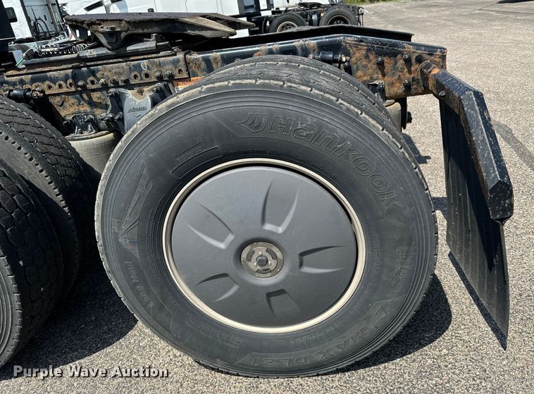 image for item NH9197 2018 Freightliner  Cascadia semi truck