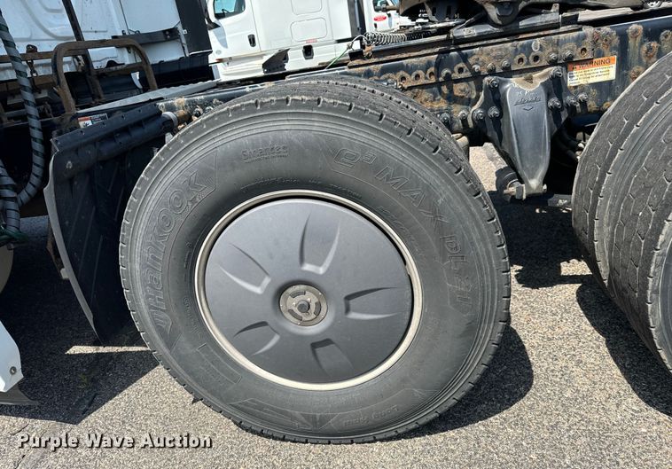 image for item NH9197 2018 Freightliner  Cascadia semi truck