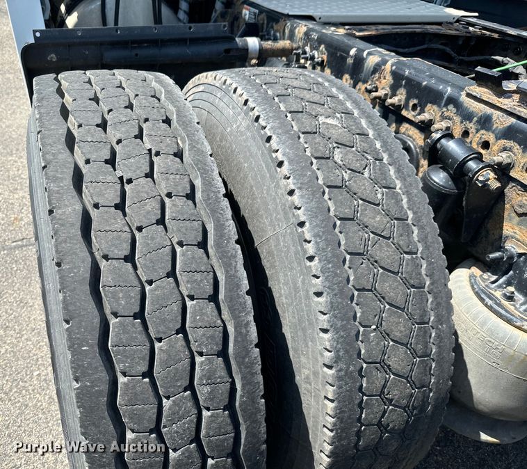 image for item NH9197 2018 Freightliner  Cascadia semi truck