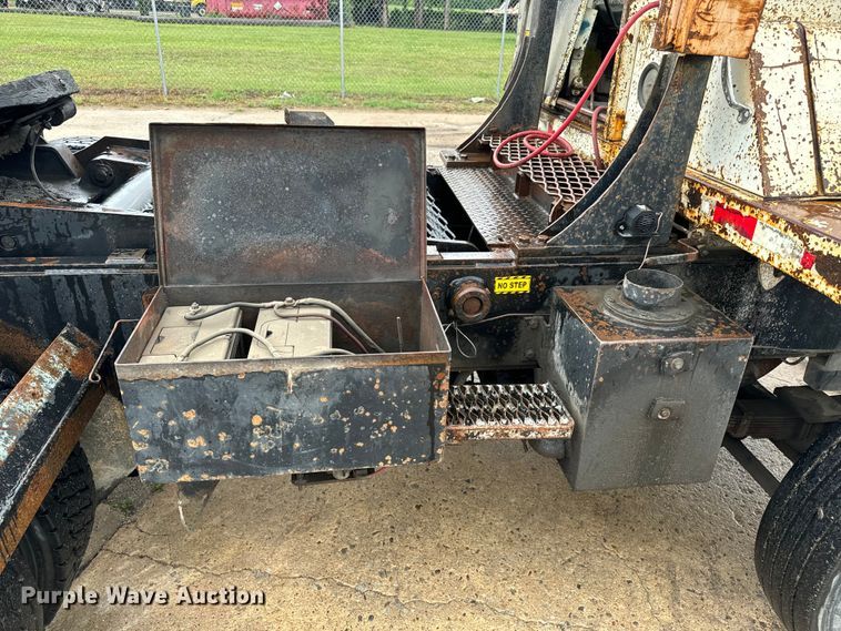 image for item NL9829 Capacity  YT30 yard truck