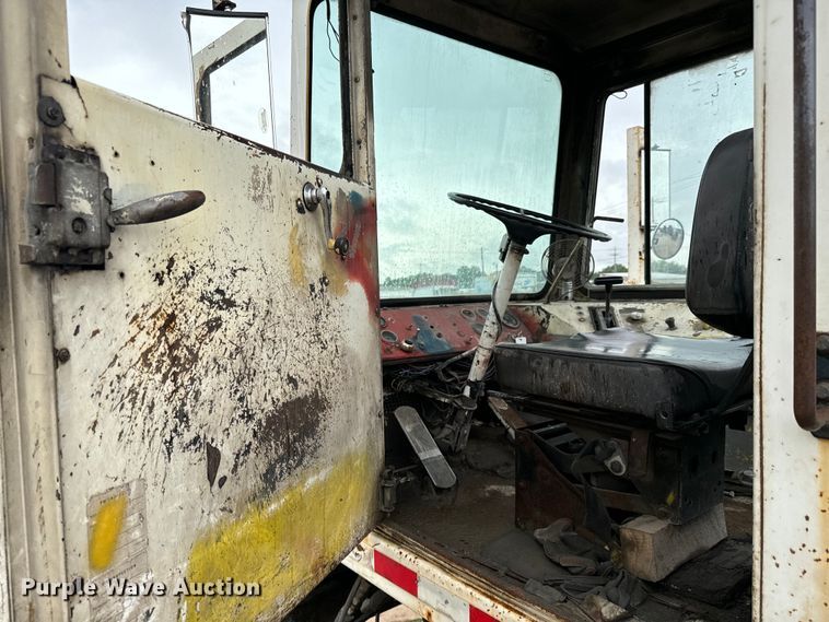 image for item NL9829 Capacity  YT30 yard truck