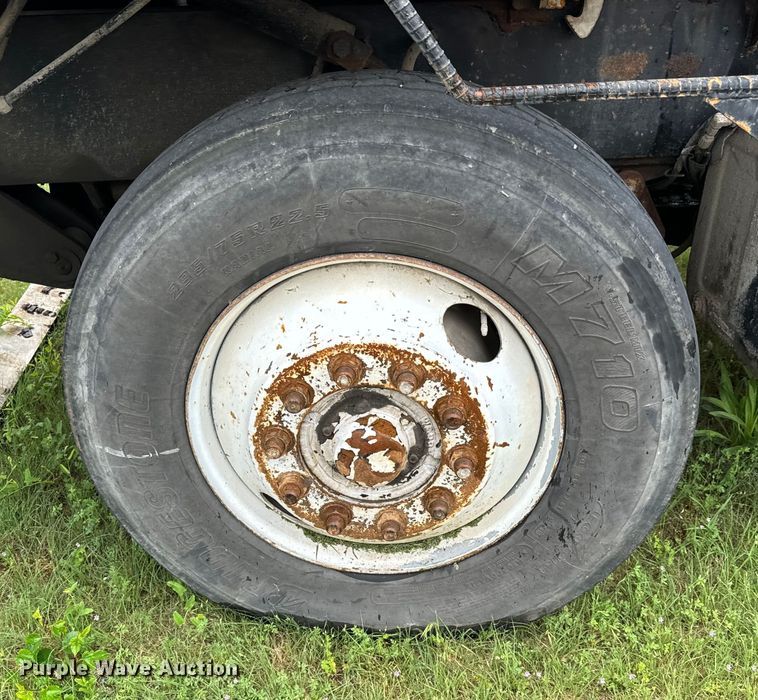 image for item NL9829 Capacity  YT30 yard truck