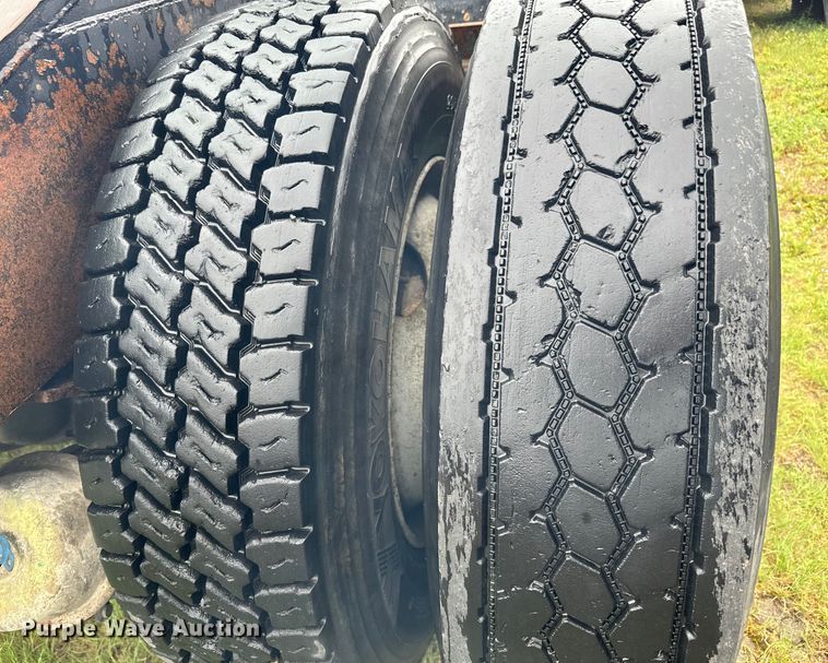 image for item NL9829 Capacity  YT30 yard truck