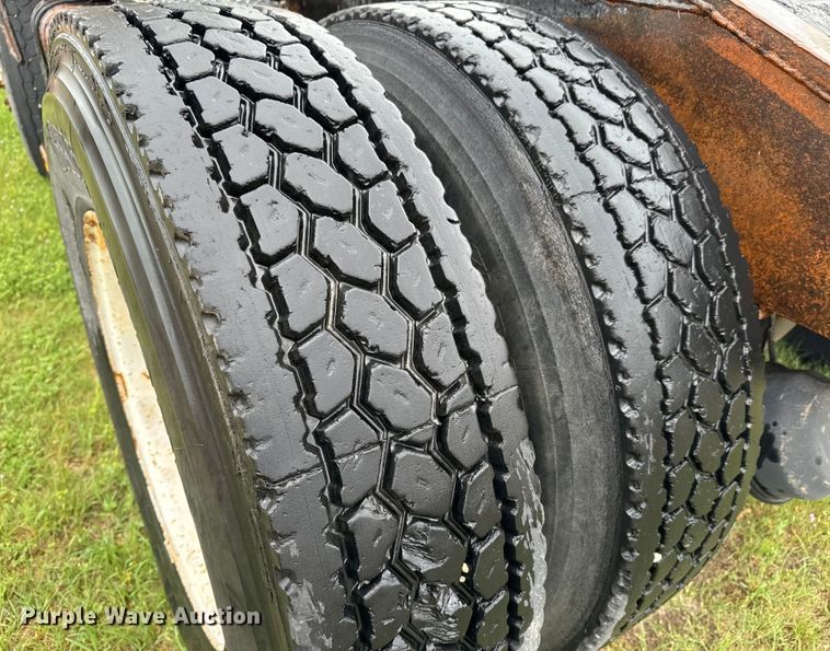 image for item NL9829 Capacity  YT30 yard truck