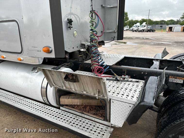 image for item NL9830 2014 Freightliner Coronado glider kit semi truck