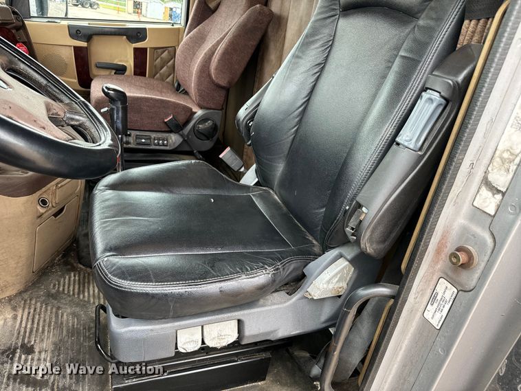 image for item NL9830 2014 Freightliner Coronado glider kit semi truck