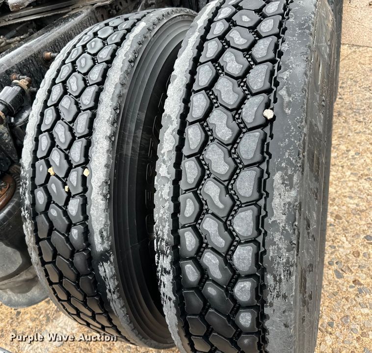 image for item NL9830 2014 Freightliner Coronado glider kit semi truck