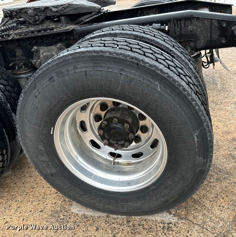 image for item NL9830 2014 Freightliner Coronado glider kit semi truck