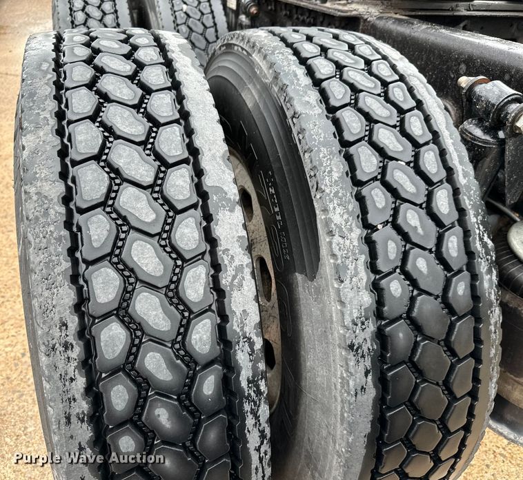 image for item NL9830 2014 Freightliner Coronado glider kit semi truck