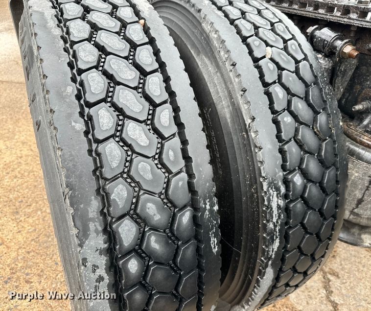 image for item NL9830 2014 Freightliner Coronado glider kit semi truck