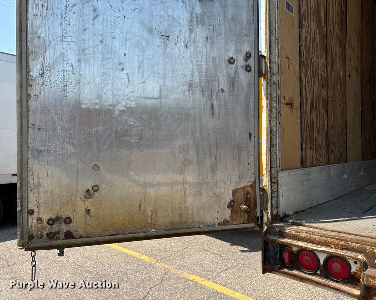 image for item NL9835 1999 Stoughton  AVW-535T-S-C-AR dry van trailer