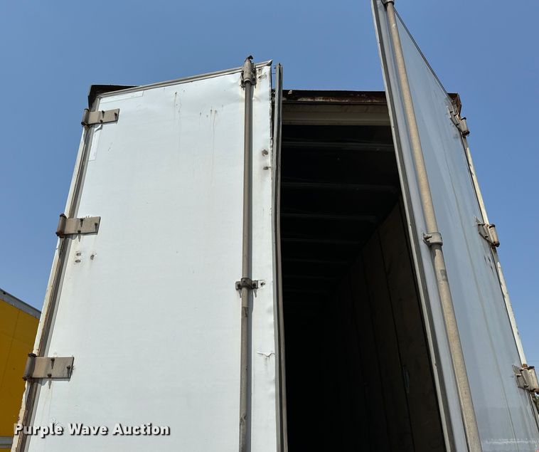 image for item NL9835 1999 Stoughton  AVW-535T-S-C-AR dry van trailer