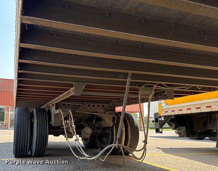 image for item NL9835 1999 Stoughton  AVW-535T-S-C-AR dry van trailer