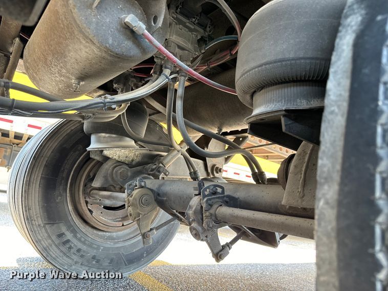 image for item NL9835 1999 Stoughton  AVW-535T-S-C-AR dry van trailer