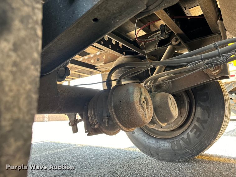 image for item NL9835 1999 Stoughton  AVW-535T-S-C-AR dry van trailer