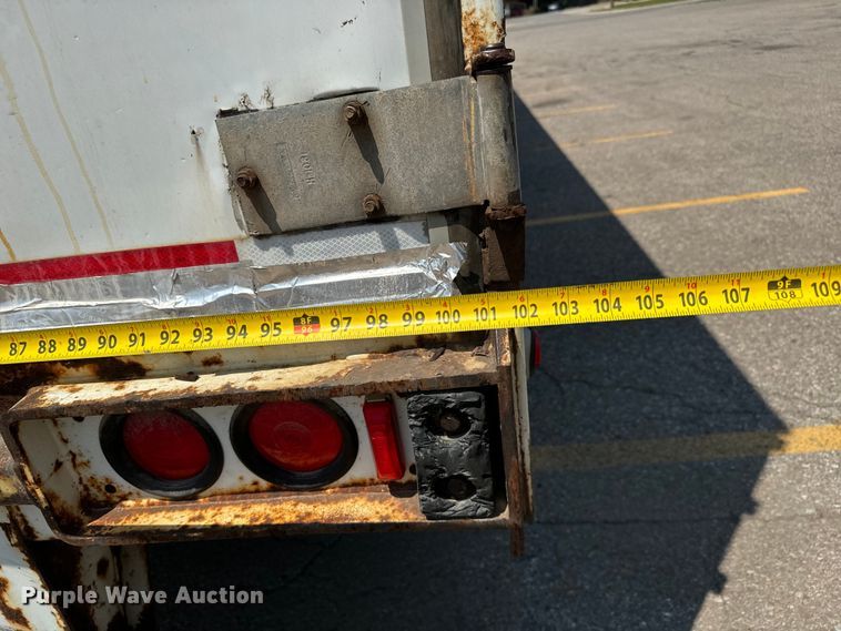 image for item NL9835 1999 Stoughton  AVW-535T-S-C-AR dry van trailer