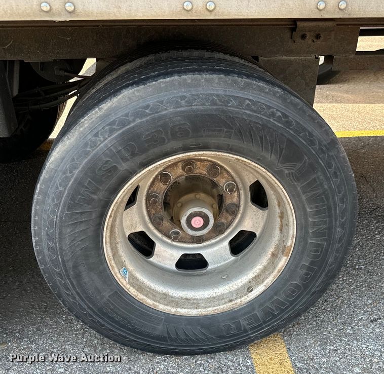 image for item NL9835 1999 Stoughton  AVW-535T-S-C-AR dry van trailer