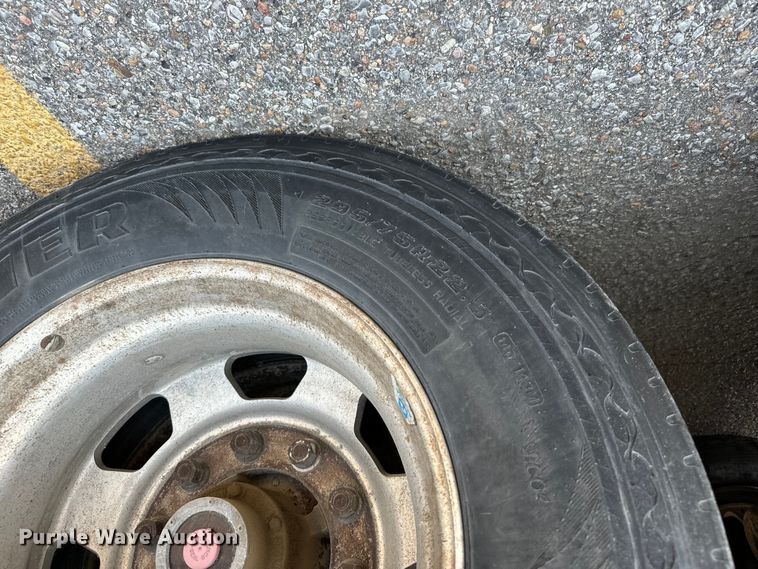 image for item NL9835 1999 Stoughton  AVW-535T-S-C-AR dry van trailer