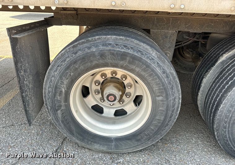 image for item NL9835 1999 Stoughton  AVW-535T-S-C-AR dry van trailer