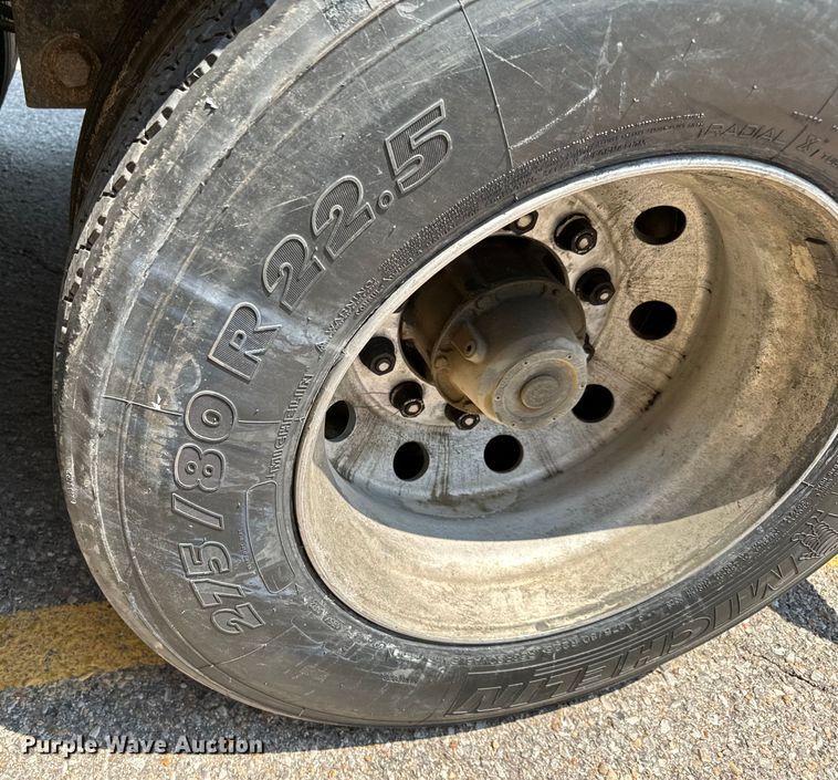 image for item NL9835 1999 Stoughton  AVW-535T-S-C-AR dry van trailer