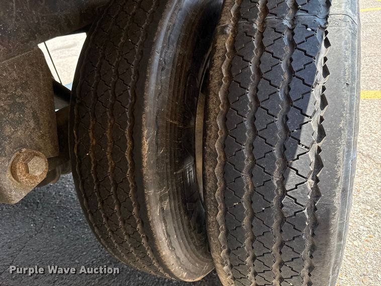 image for item NL9835 1999 Stoughton  AVW-535T-S-C-AR dry van trailer