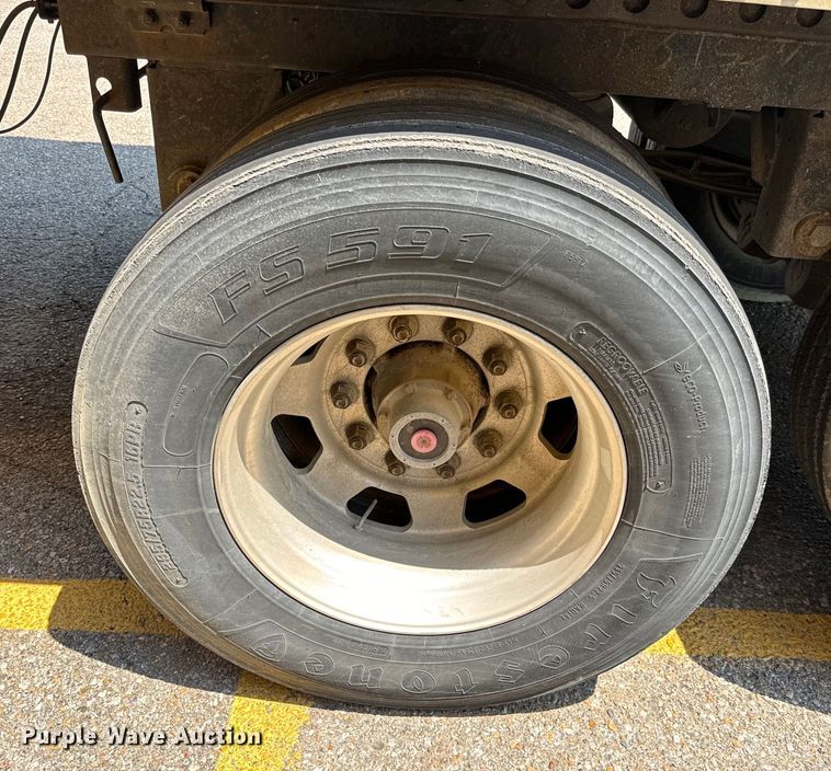 image for item NL9835 1999 Stoughton  AVW-535T-S-C-AR dry van trailer