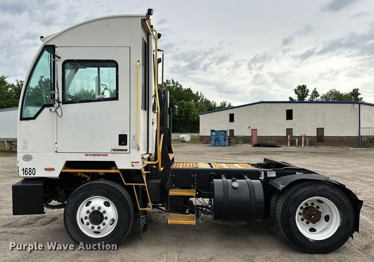 image for item NR9892 2020 Autocar XSpotter  yard truck