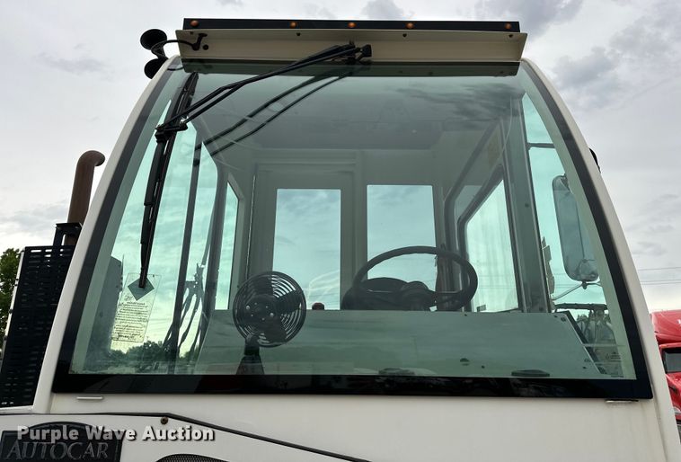 image for item NR9892 2020 Autocar XSpotter  yard truck