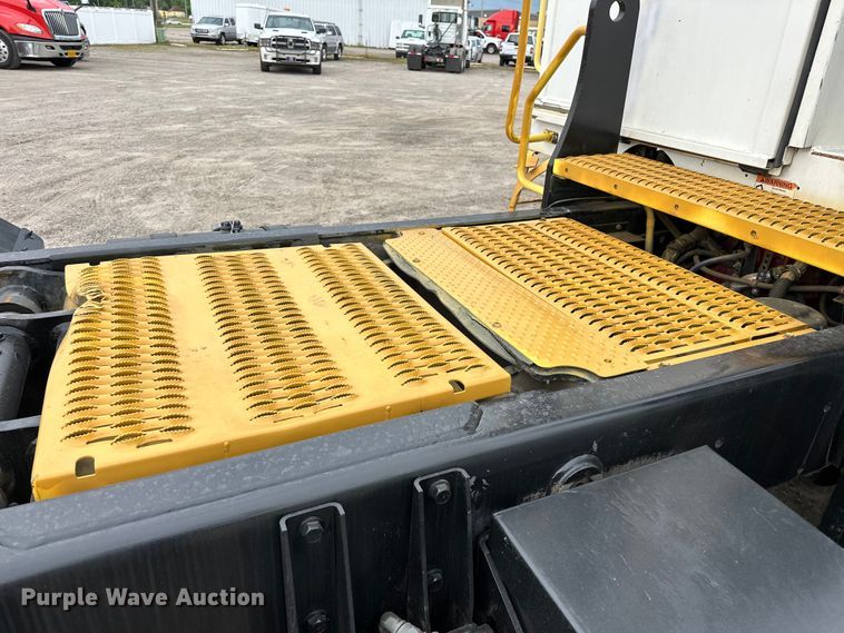 image for item NR9892 2020 Autocar XSpotter  yard truck