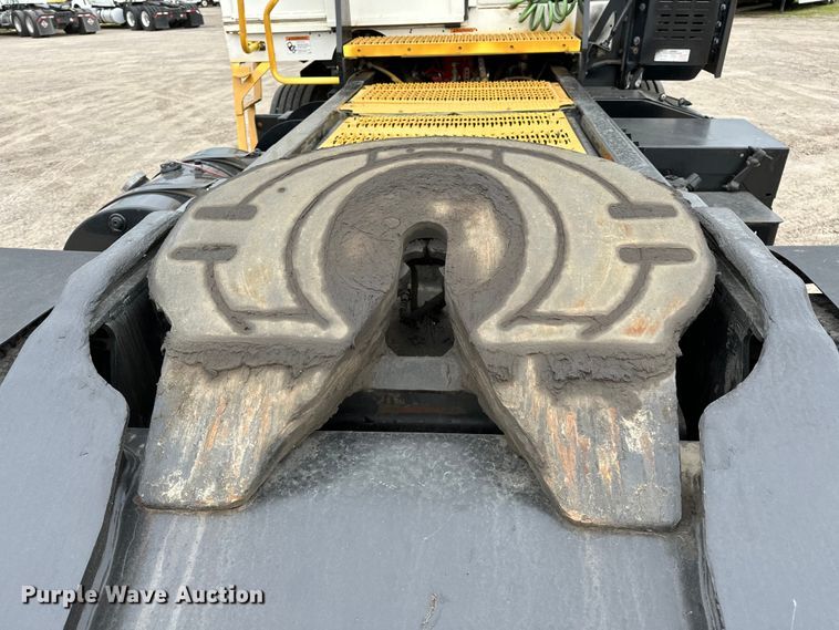 image for item NR9892 2020 Autocar XSpotter  yard truck