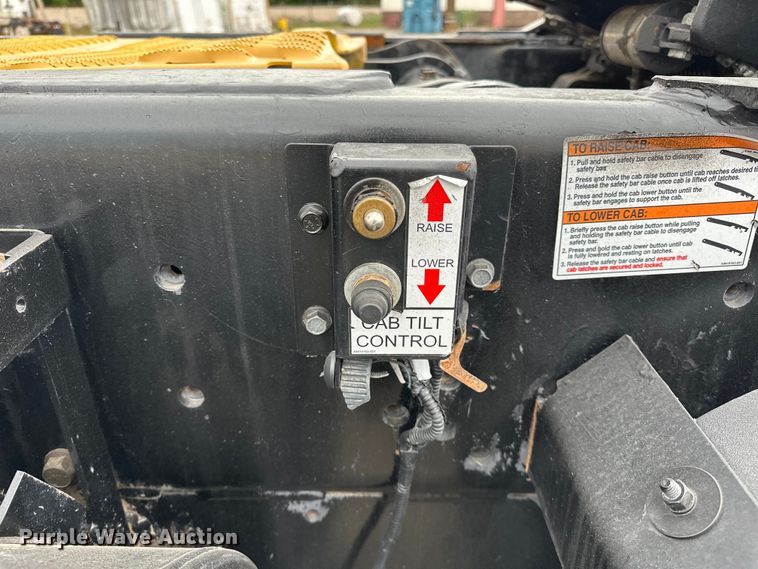 image for item NR9892 2020 Autocar XSpotter  yard truck