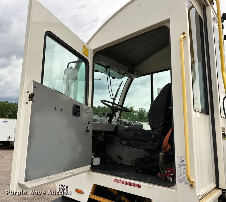 image for item NR9892 2020 Autocar XSpotter  yard truck