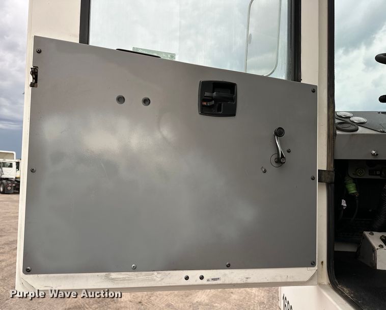 image for item NR9892 2020 Autocar XSpotter  yard truck