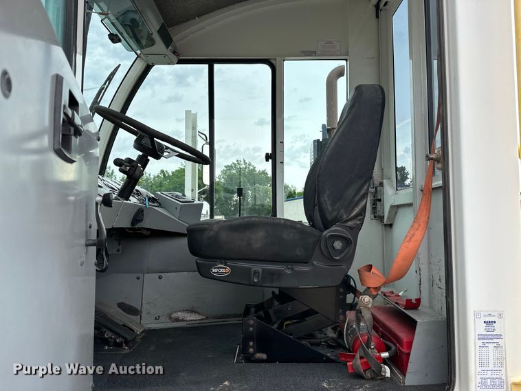 image for item NR9892 2020 Autocar XSpotter  yard truck