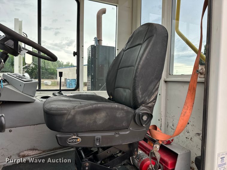 image for item NR9892 2020 Autocar XSpotter  yard truck