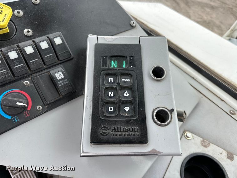 image for item NR9892 2020 Autocar XSpotter  yard truck