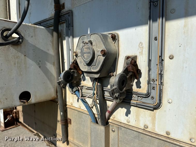 image for item NR9893 1987 Great Dane  V12700B refrigerated van trailer