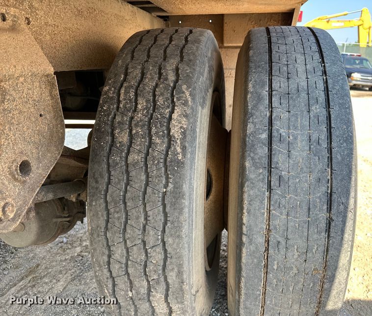 image for item NR9893 1987 Great Dane  V12700B refrigerated van trailer