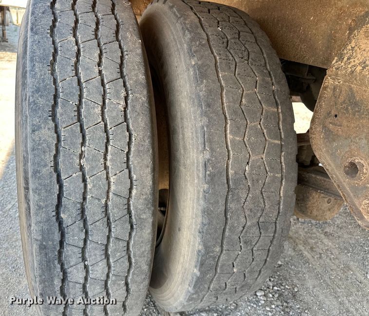 image for item NR9893 1987 Great Dane  V12700B refrigerated van trailer