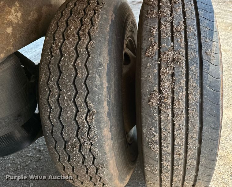 image for item NR9894 1993 Utility VS2RX refrigerated van trailer