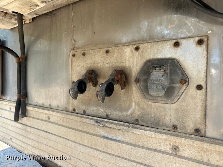 image for item NR9901 1995 Utility  VS2R refrigerated van trailer