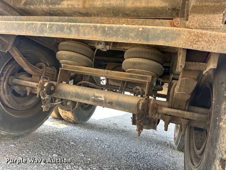 image for item NR9901 1995 Utility  VS2R refrigerated van trailer