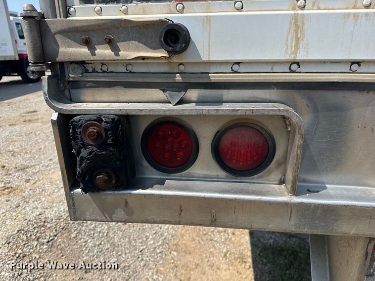 image for item NR9901 1995 Utility  VS2R refrigerated van trailer