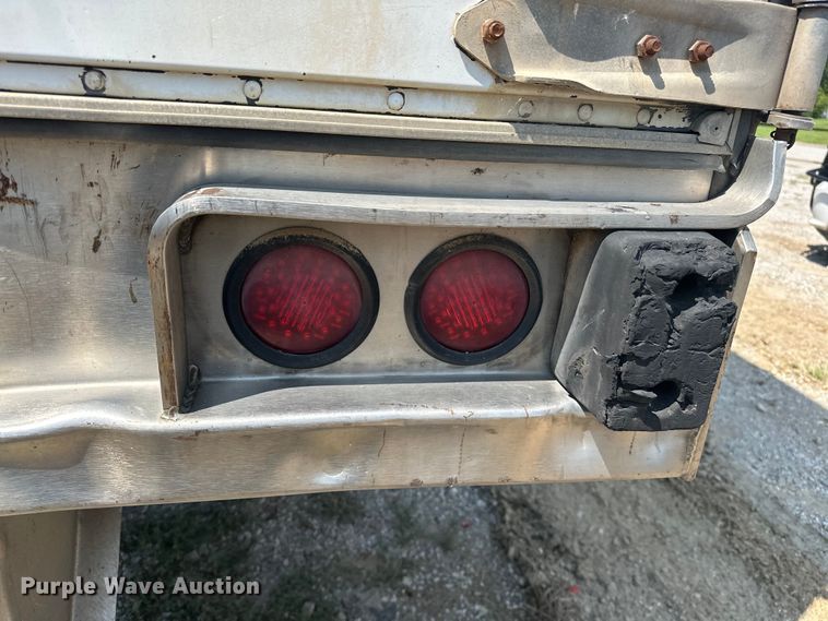 image for item NR9901 1995 Utility  VS2R refrigerated van trailer